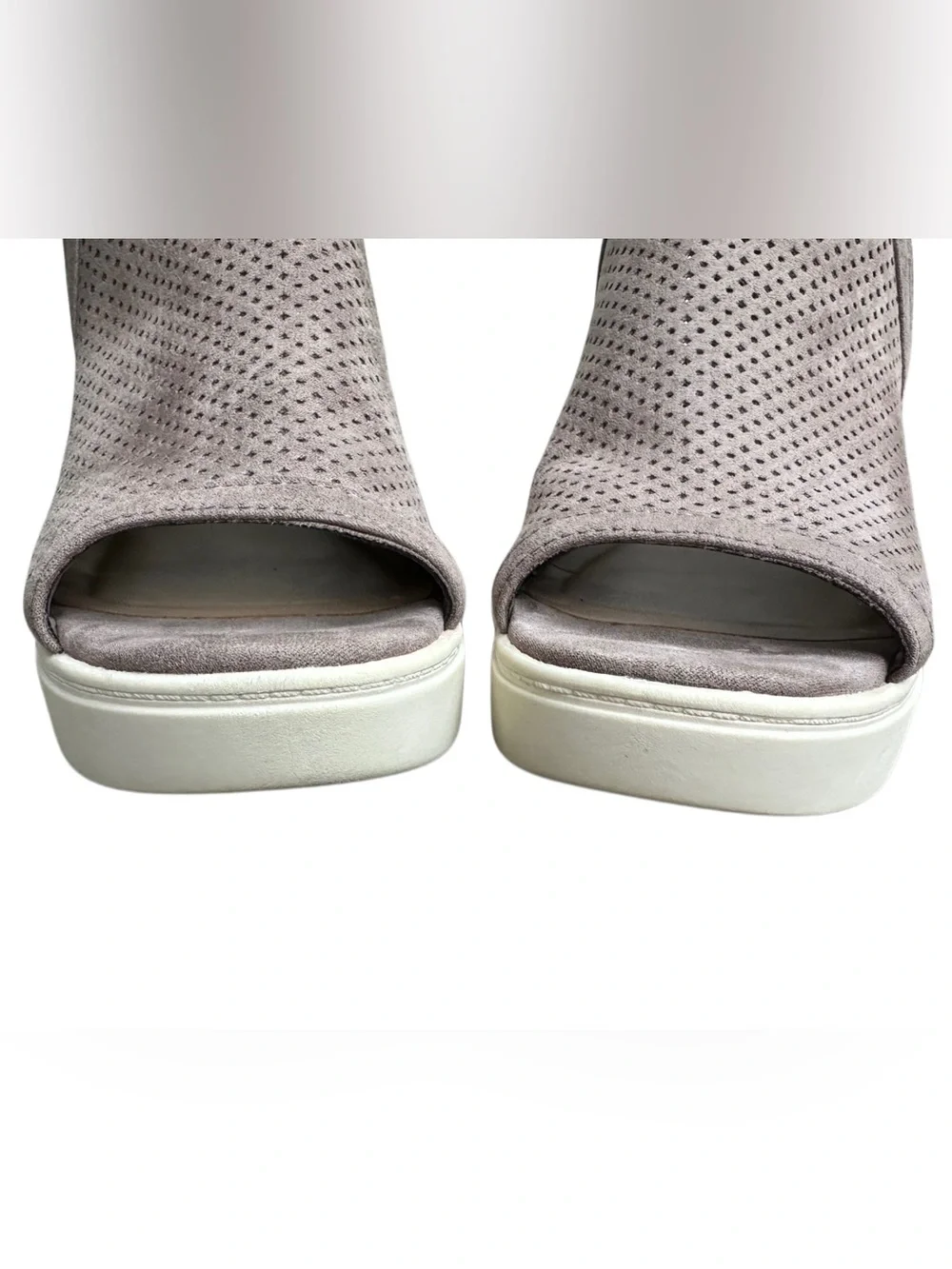 Sonoma Goods For Life Gray Taupe Perforated Peep Toe Wedge Sandals Women’s 6